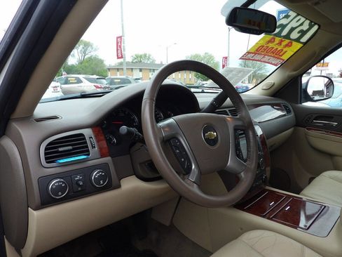 Used 2012 Chevrolet Avalanche LTZ AWD/4WD image 6
