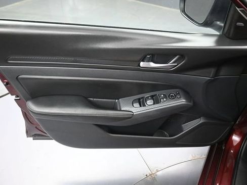 Used 2025 Nissan Altima 2.5 SV FWD image 15
