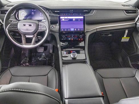 New 2025 Jeep Grand Cherokee L Limited w/ Black Appearance Package image 4