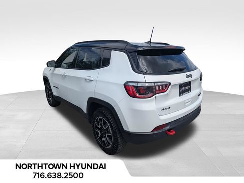 Used 2026 Jeep Compass Trailhawk AWD/4WD image 3