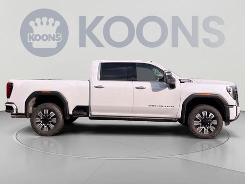 New 2026 GMC Sierra 2500 Denali w/ Denali Reserve Package AWD/4WD image 8