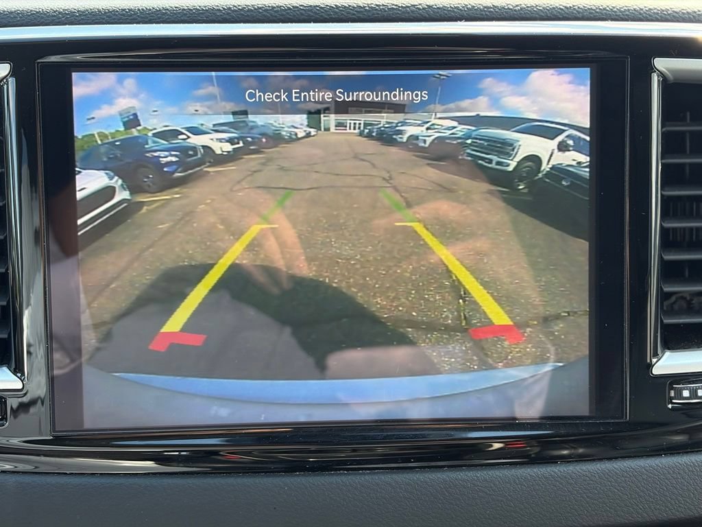 Certified 2023 Chrysler Pacifica Touring-L FWD image 37