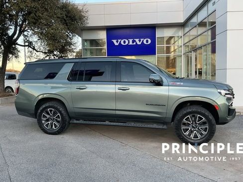 Used 2023 Chevrolet Suburban Z71 w/ Luxury Package image 3