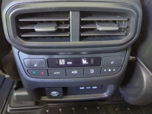 Used 2025 Honda Pilot Black Edition image 34