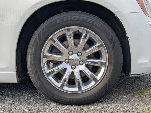 Used 2014 Chrysler 300 C RWD image 12