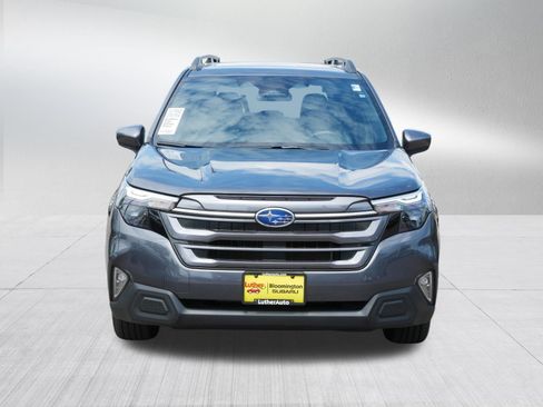 Used 2025 Subaru Forester Premium AWD/4WD image 2