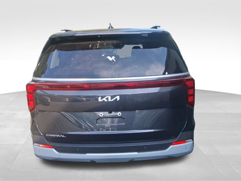 Certified 2026 Kia Carnival EX FWD image 6