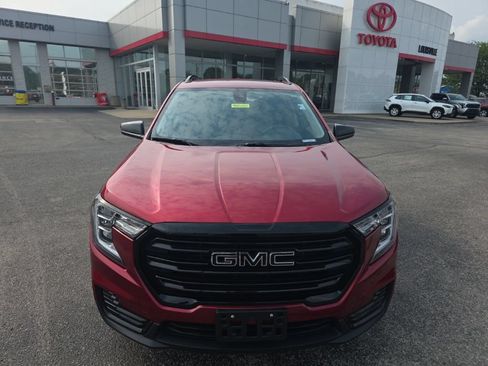 Used 2023 GMC Terrain SLE w/ Driver Convenience Package AWD/4WD image 2