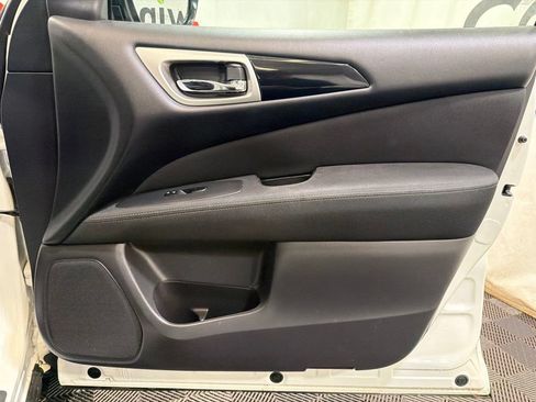 Used 2017 Nissan Pathfinder S AWD/4WD image 9