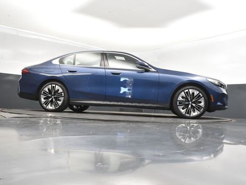 New 2026 BMW 530i w/ Premium Package RWD image 43