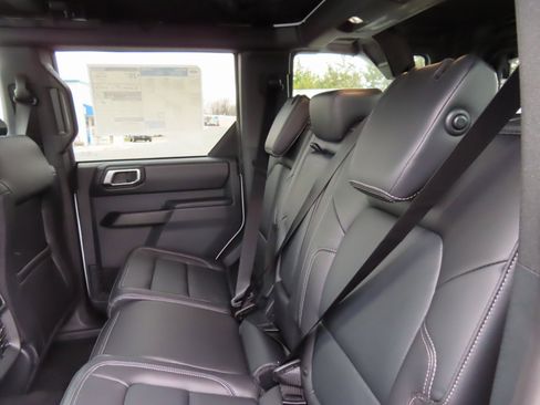 New 2025 Ford Bronco Outer Banks image 9