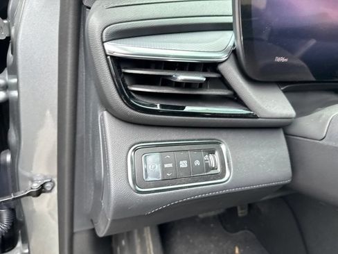 Used 2026 Buick Enclave Sport Touring w/ Power Package FWD image 16