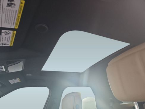 Certified 2025 Land Rover Discovery Dynamic SE image 13