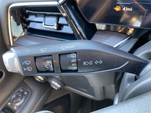 New 2026 Chevrolet Suburban Premier image 22