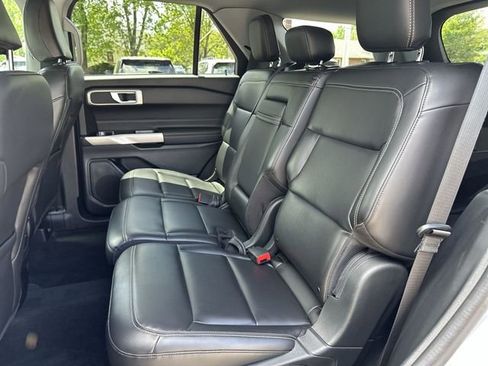 Used 2022 Ford Explorer XLT w/ Equipment Group 202A AWD/4WD image 26