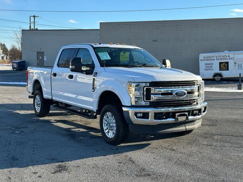 Used 2018 Ford F250 XLT w/ XLT Value Package image 3