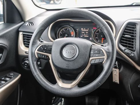 Used 2018 Jeep Cherokee Latitude image 15