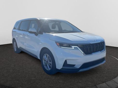 Used 2024 Kia Carnival LX image 3