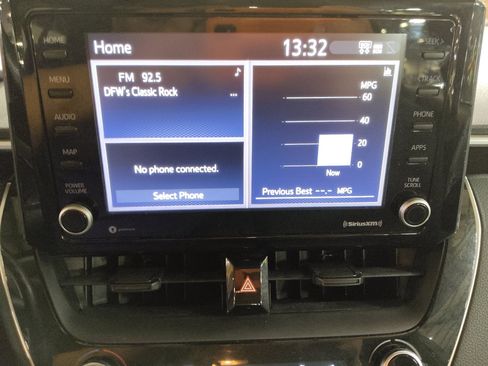 Used 2022 Toyota Corolla LE FWD image 25