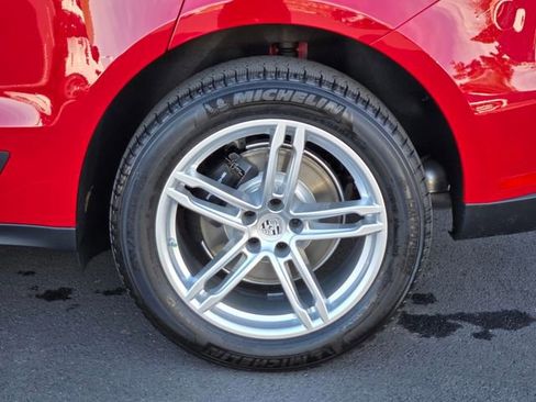 Used 2026 Porsche Macan image 11