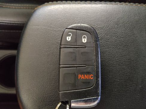 Used 2019 Jeep Compass Latitude FWD image 32