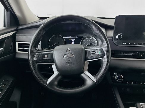 Used 2024 Mitsubishi Outlander SE image 18
