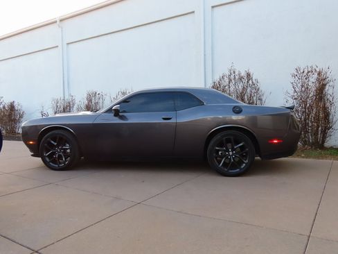 Used 2022 Dodge Challenger SXT w/ Blacktop Package image 4