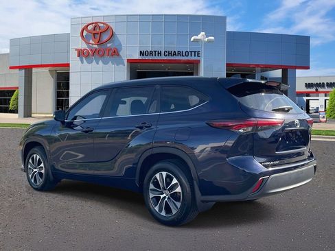 Used 2024 Toyota Highlander XLE image 5