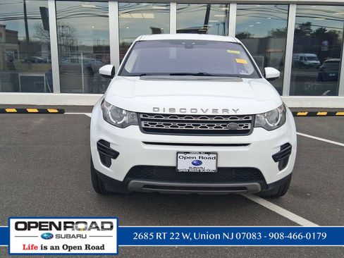 Used 2017 Land Rover Discovery Sport SE image 2