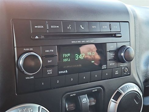 Used 2017 Jeep Wrangler Sahara w/ Connectivity Group image 23