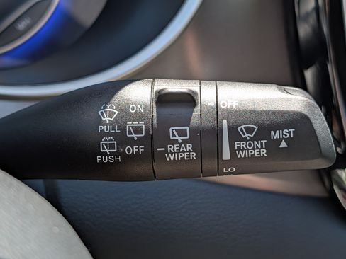 Used 2024 Chrysler Pacifica Touring-L FWD image 31
