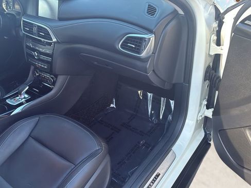 Used 2018 INFINITI QX30 ESSENTIAL w/ Cargo Package image 10