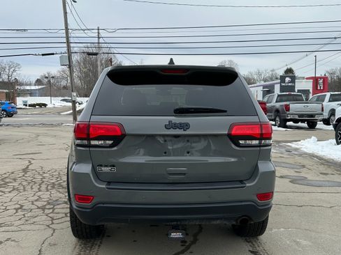Used 2019 Jeep Grand Cherokee Laredo AWD/4WD image 4