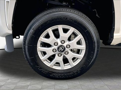 Used 2024 Toyota Tacoma SR AWD/4WD image 11