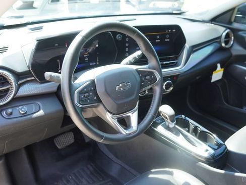 Used 2024 Chevrolet Trax ACTIV w/ Sunroof Package FWD image 18