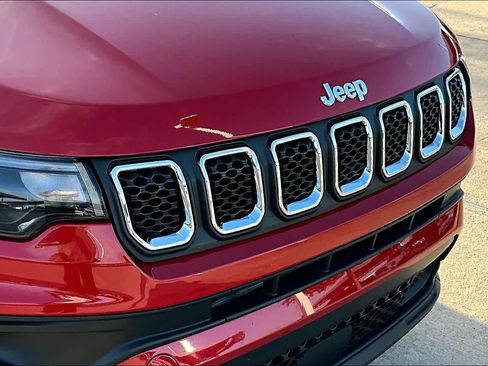 Certified 2024 Jeep Compass Latitude image 29
