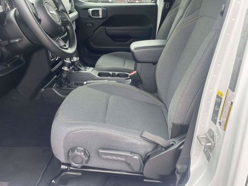 Used 2025 Jeep Gladiator Sport AWD/4WD image 12
