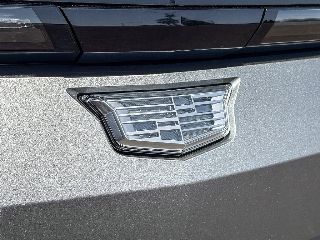 Used 2025 Cadillac Lyriq Luxury AWD/4WD image 4
