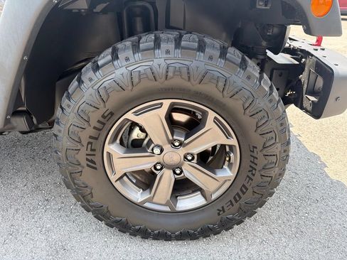 Used 2017 Jeep Wrangler Unlimited Rubicon AWD/4WD image 14