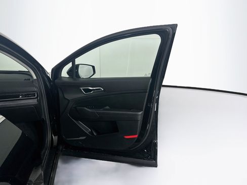 Used 2025 Kia Sportage LX AWD/4WD image 31