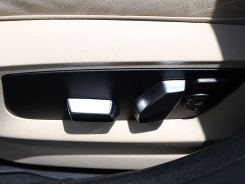 Used 2021 BMW 530i xDrive AWD/4WD image 18