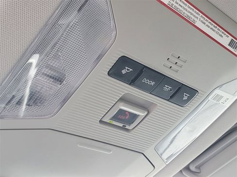 Used 2021 Toyota RAV4 XLE image 23