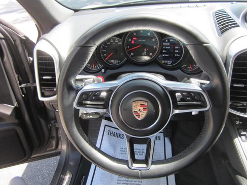 Used 2017 Porsche Cayenne image 33