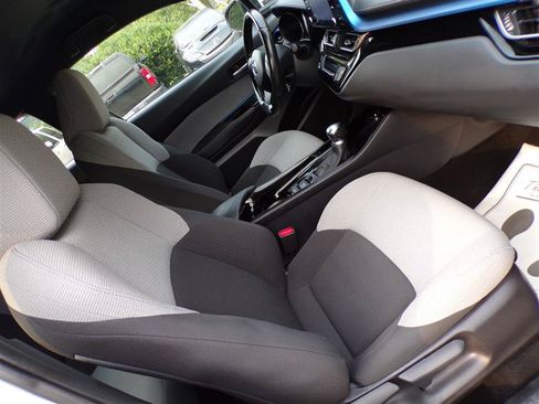 Used 2019 Toyota C-HR XLE FWD image 18