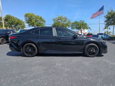 Used 2025 Toyota Camry SE image 3