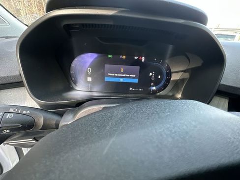 Used 2023 Volvo XC40 B5 Core w/ Convenience Package image 13