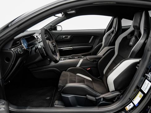Used 2021 Ford Mustang Shelby GT500 w/ Carbon Fiber Track Pack RWD image 47