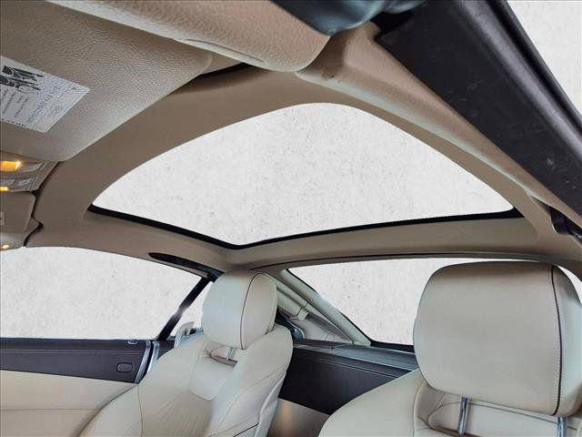 Used 2013 Mercedes-Benz SL 550 image 16