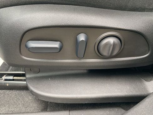 Used 2023 Chevrolet Equinox LS AWD/4WD image 23