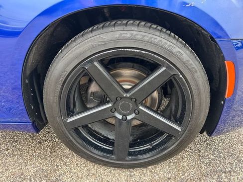 Used 2020 Chrysler 300 Touring w/ Sport Appearance Package RWD image 9